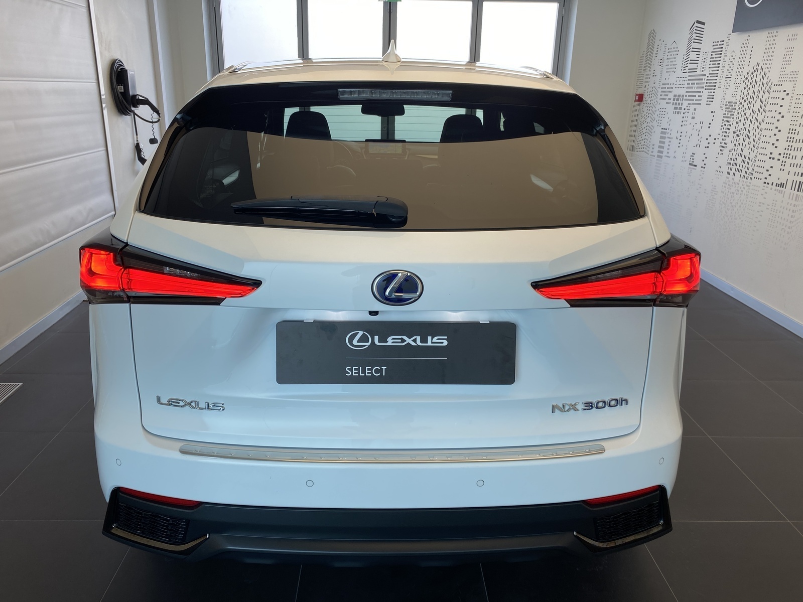 Lexus NX 300h 2018, kuva 3/10