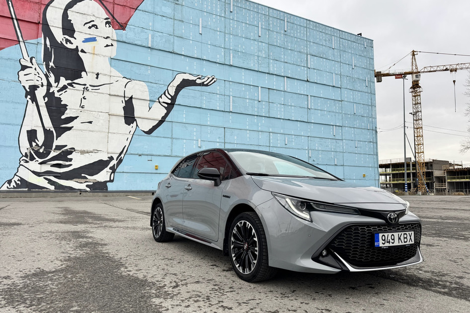 Toyota Corolla, 2021, 1.8, 72 kW, hybrid (petrol/electric), automatic, front-wheel drive