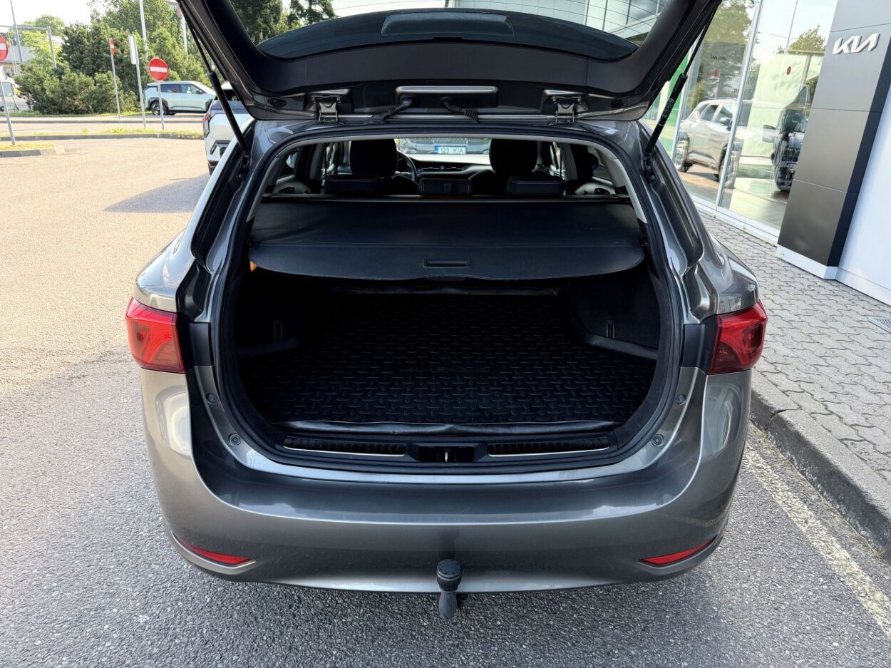 Toyota Avensis 2017, photo 6/10