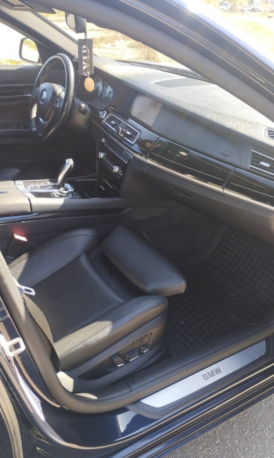 BMW 740 2011, photo 4/6