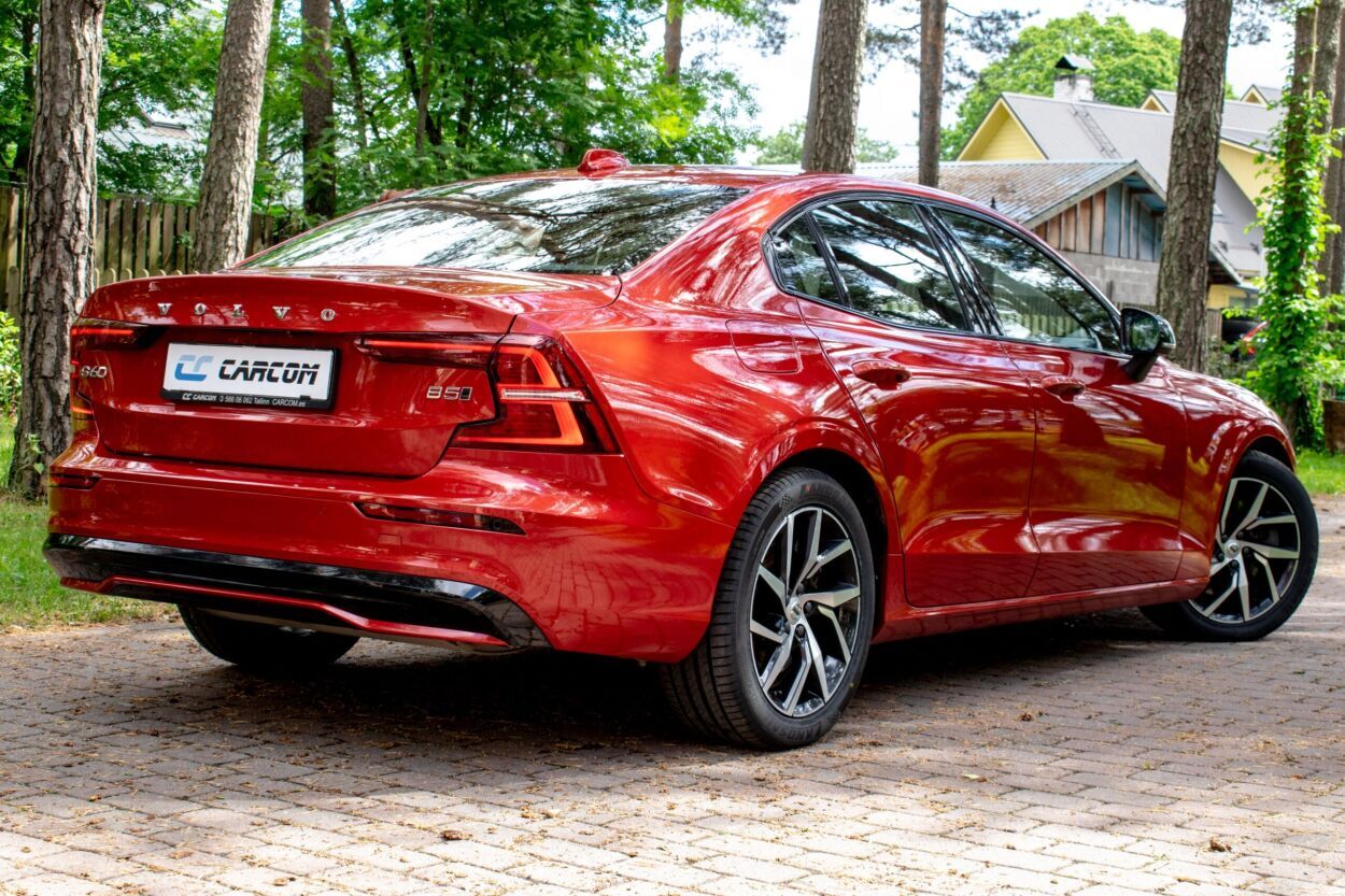 Volvo S60 2023, photo 2/17