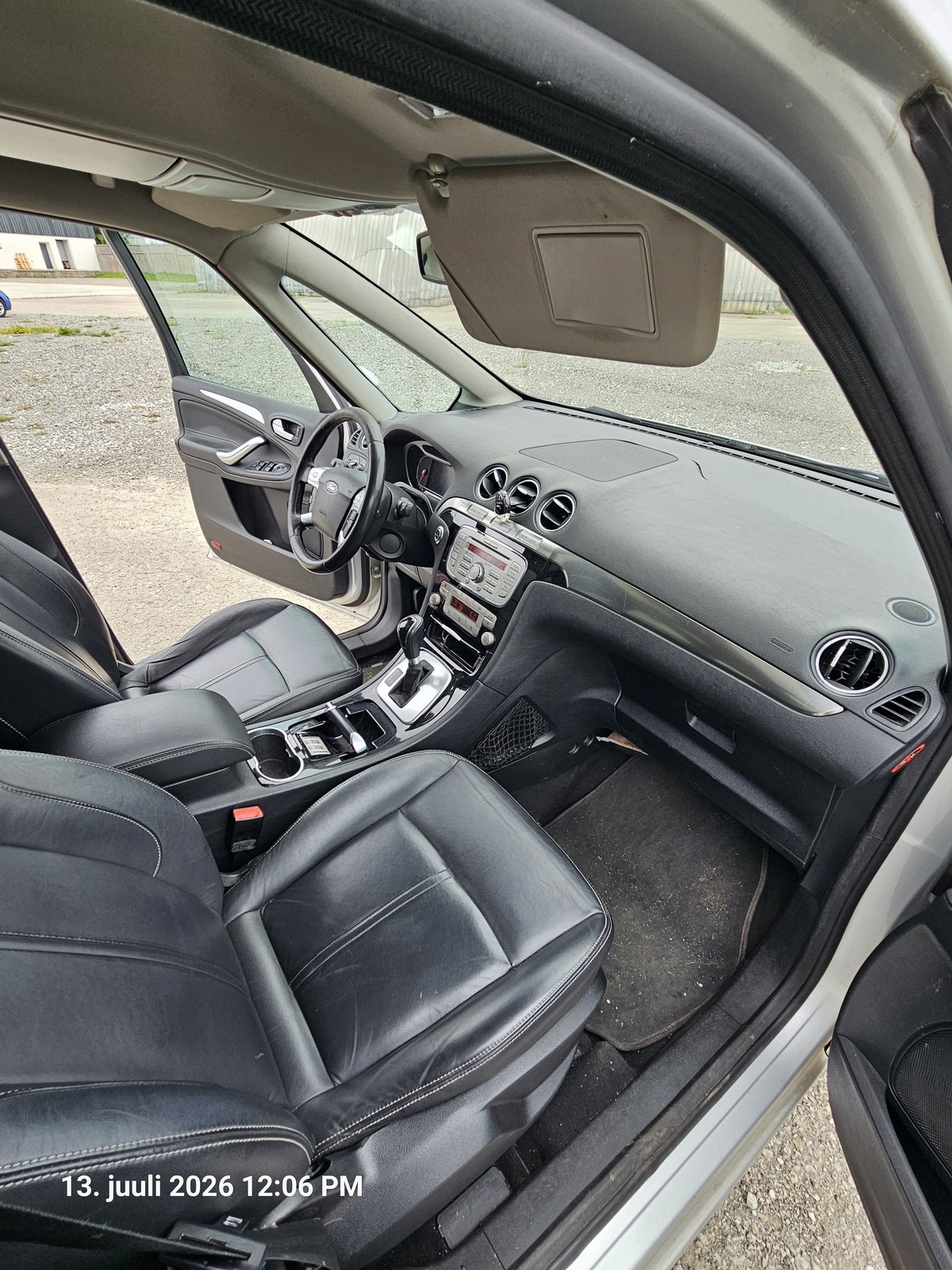 Ford Galaxy 2011, photo 5/12
