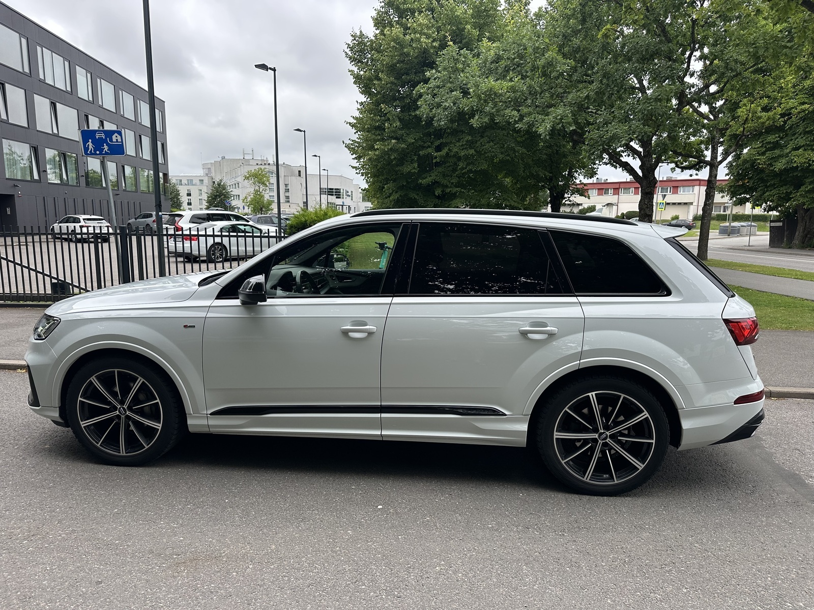 Audi Q7 2020, photo 2/10