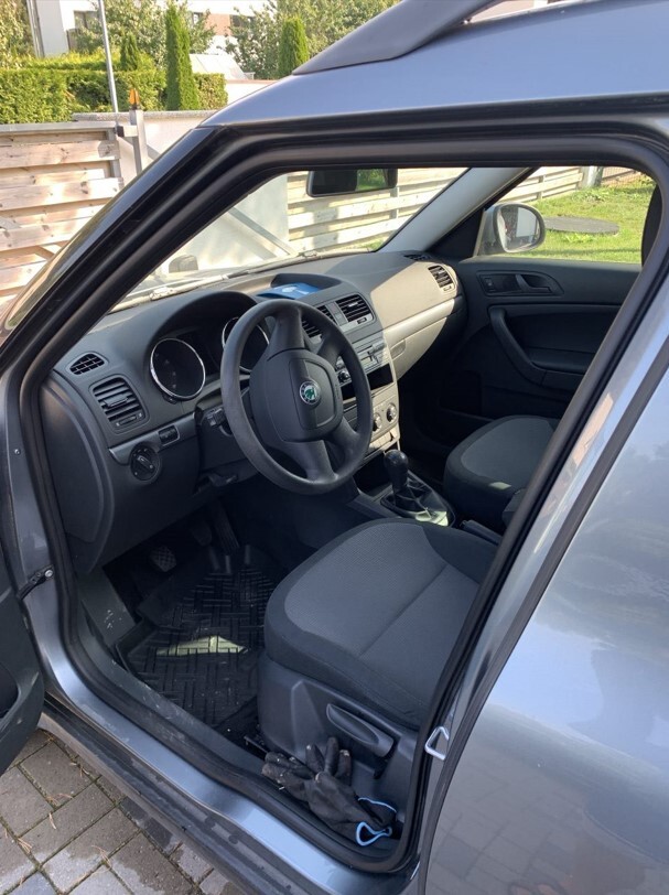 Škoda Yeti 2012, photo 3/4