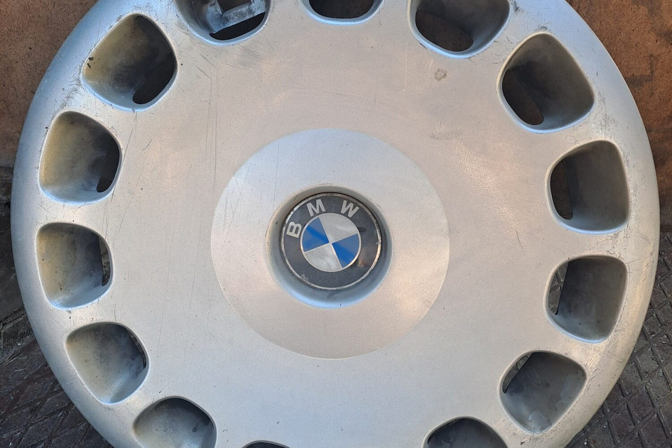 Ilukilbid, BMW originaal.