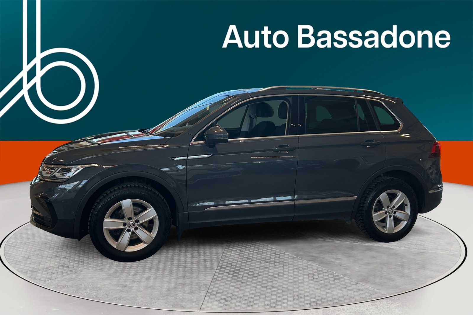 Volkswagen Tiguan 2021, photo 2/18