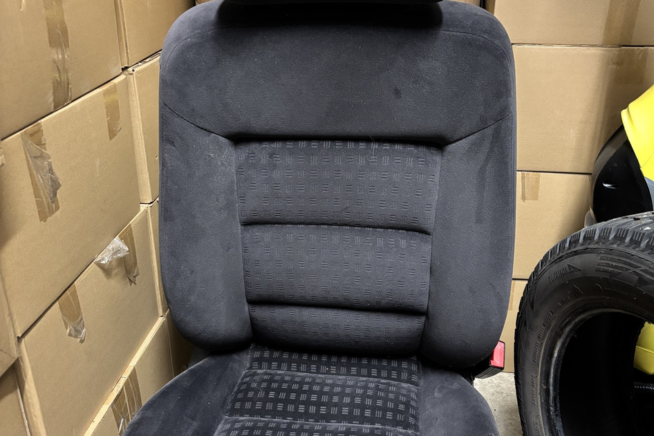 VW PASSAT B5 esiistmed