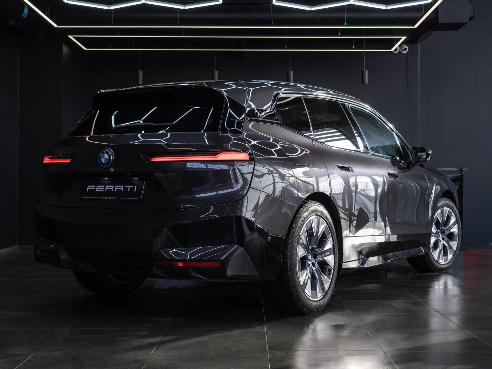 BMW iX xDrive 40 Sportpakett 240kW 2021, photo 2/16