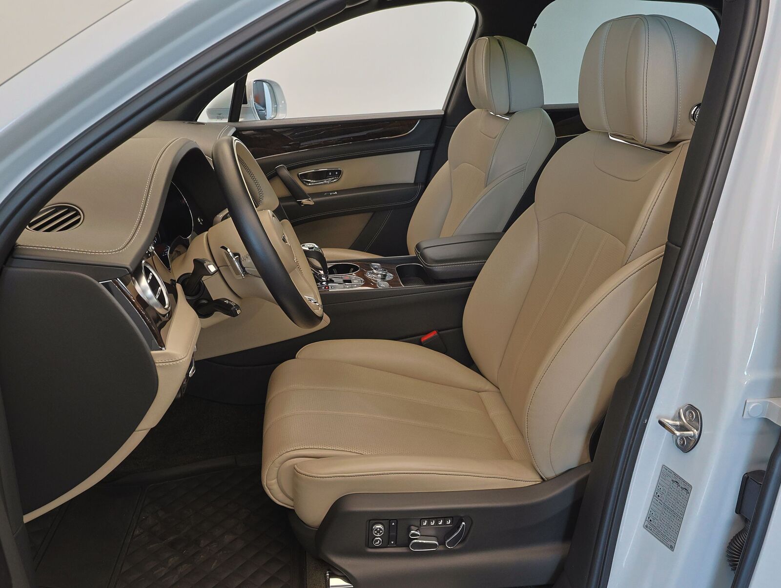 Bentley Bentayga 2019, photo 7/23