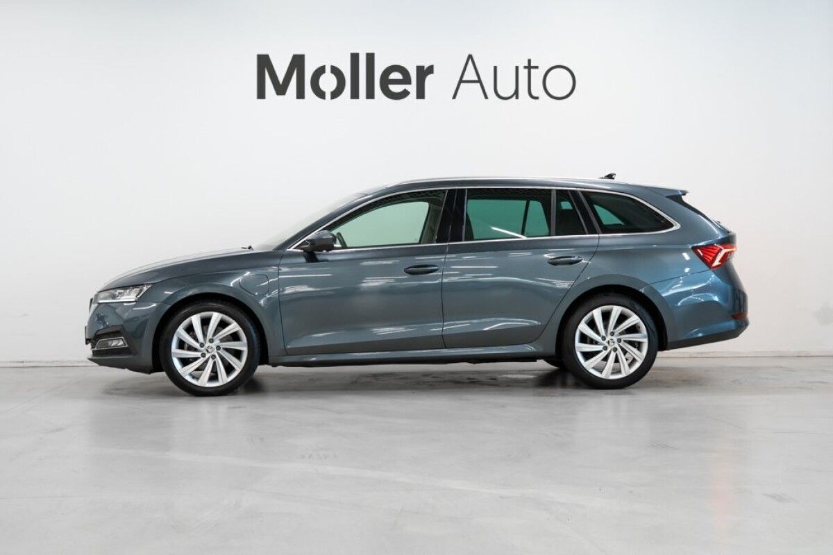Škoda Octavia 2021, photo 2/27