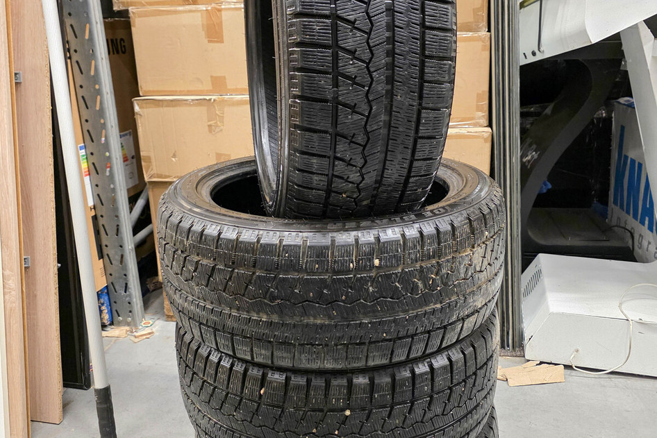 Used studless winter tire 225/45R17 Sailun Ice Blazer Arctiv