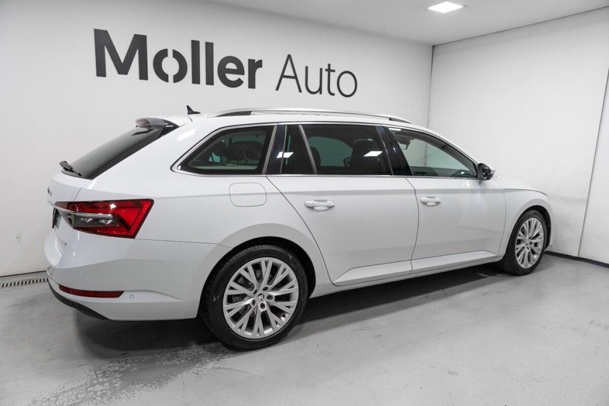 Škoda Superb 2021, photo 7/33
