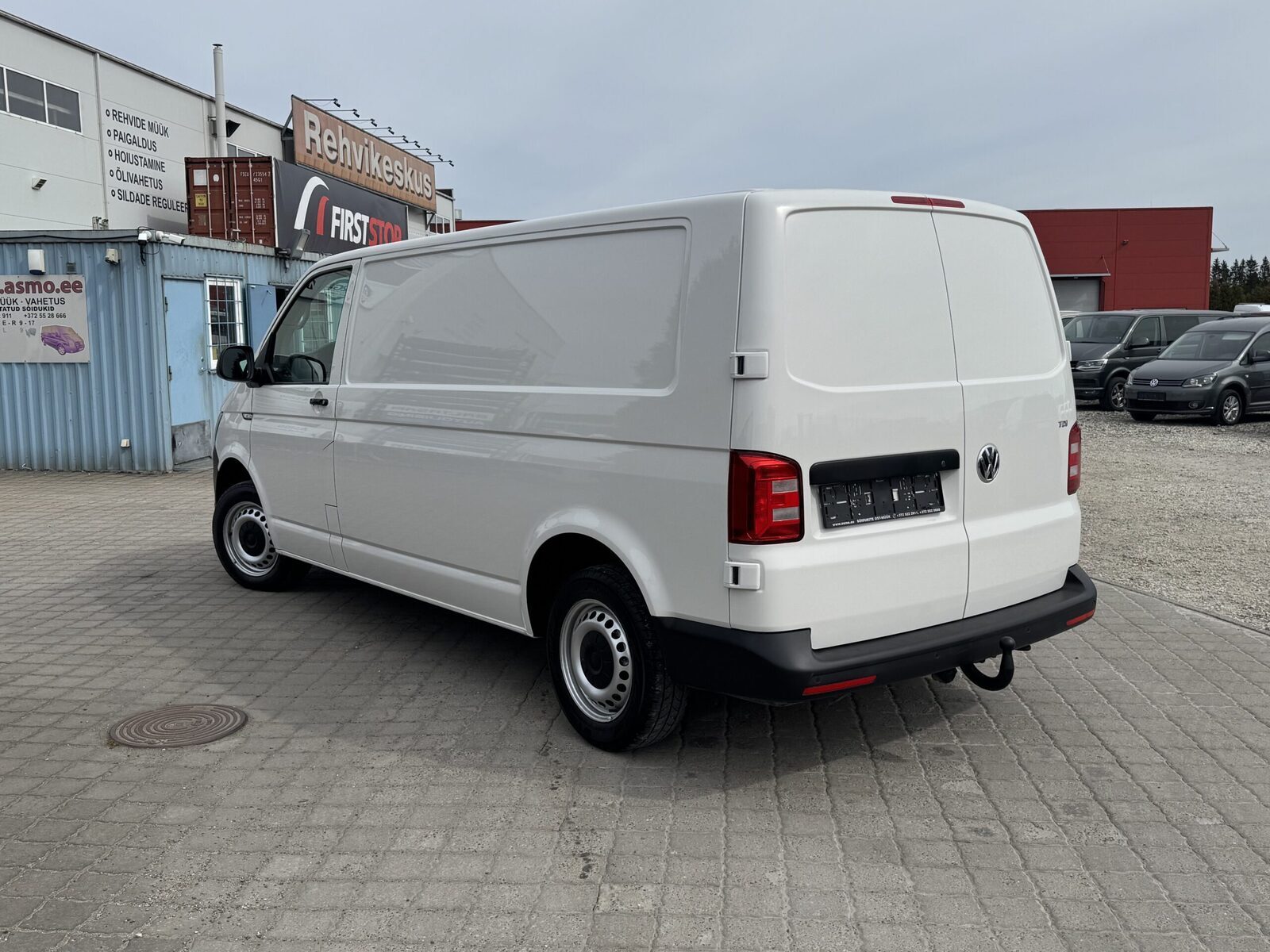 Volkswagen Transporter 2017, kuva 2/11