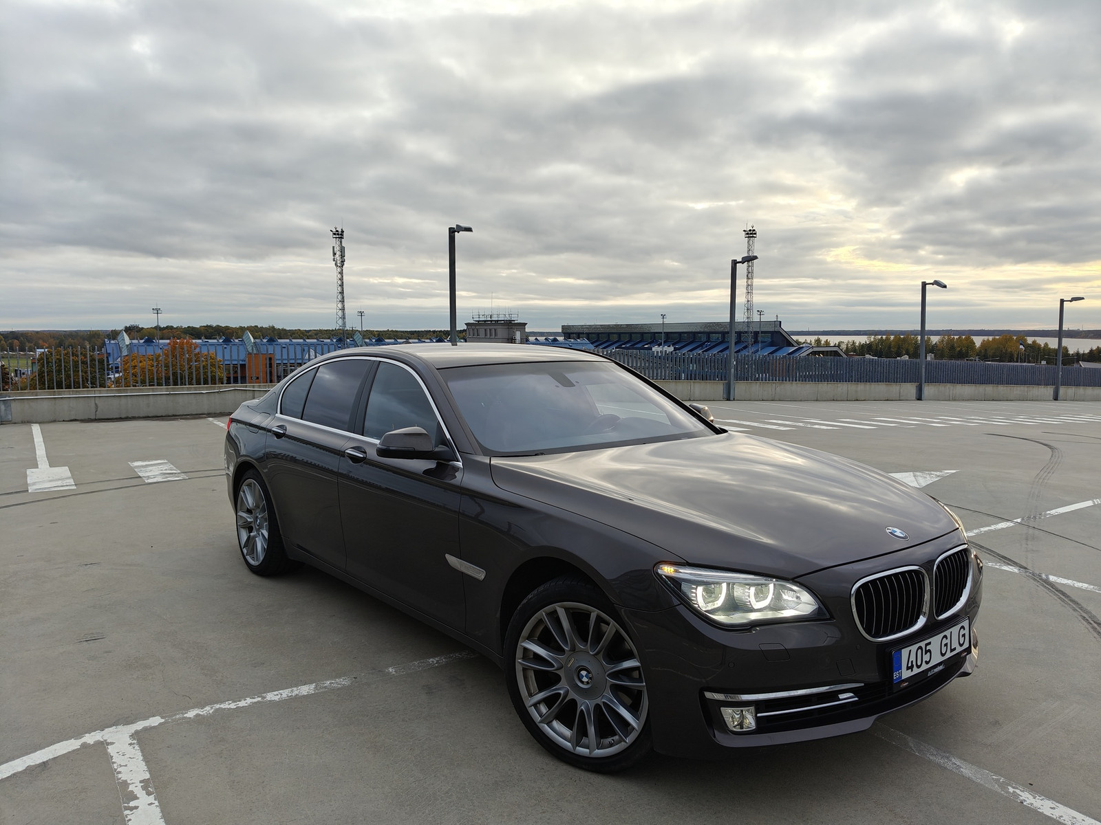 BMW 740 2015, photo 5/14
