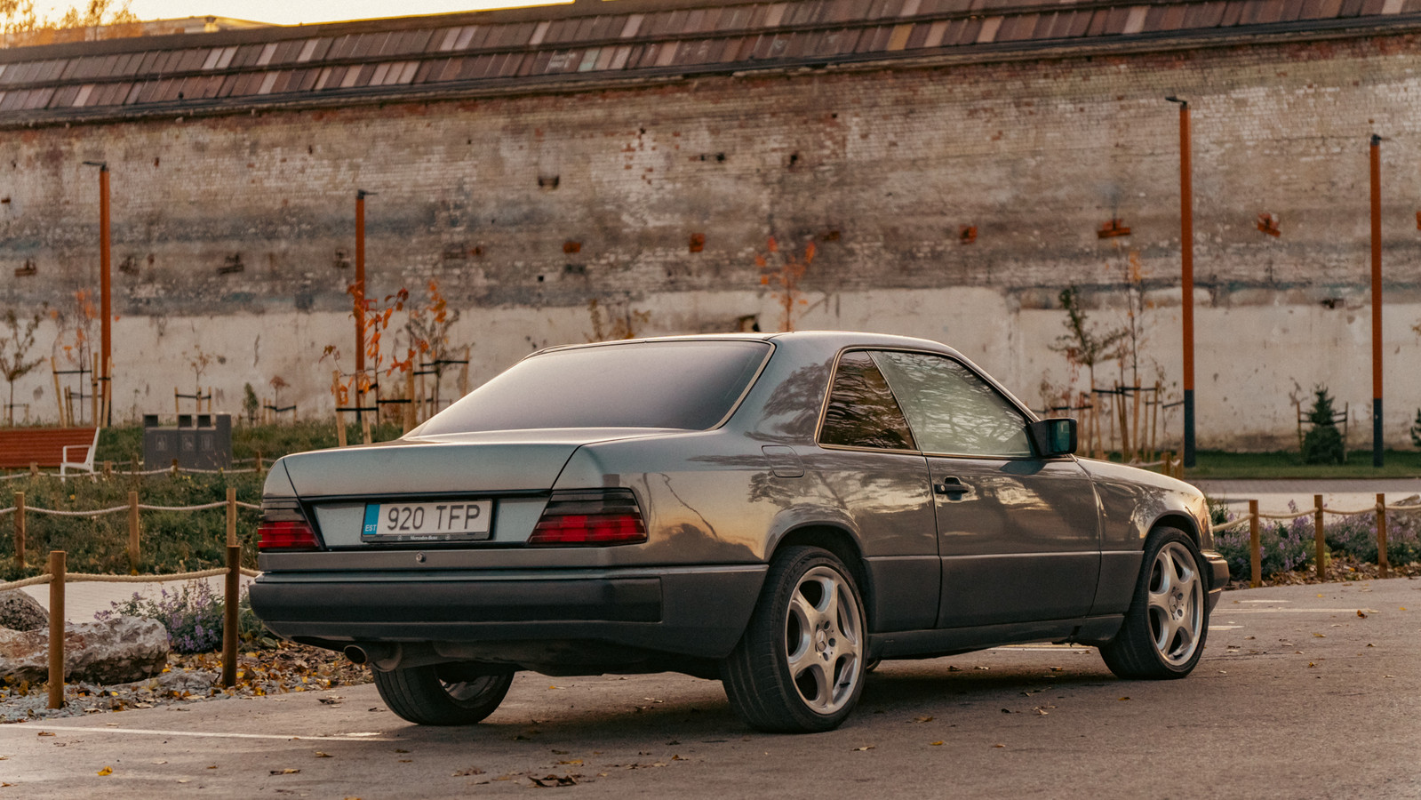 Mercedes-Benz E 1988, kuva 4/10