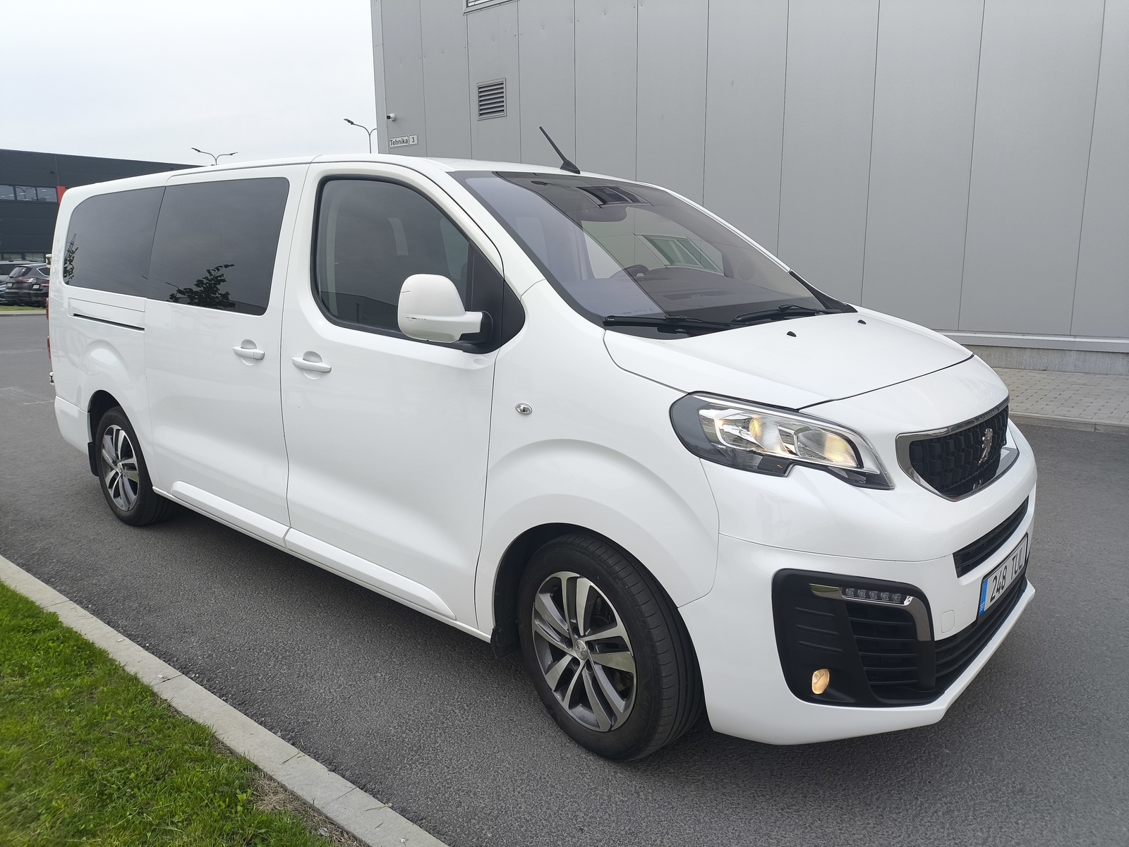 Peugeot Traveller 2017, photo 6/10
