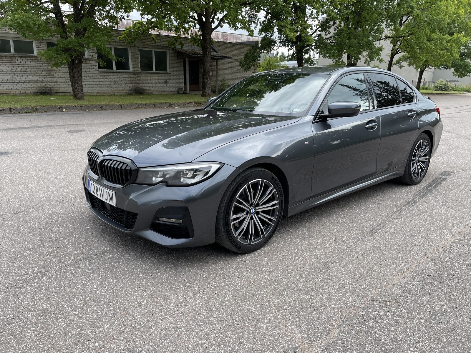BMW 320 2019, photo 2/9