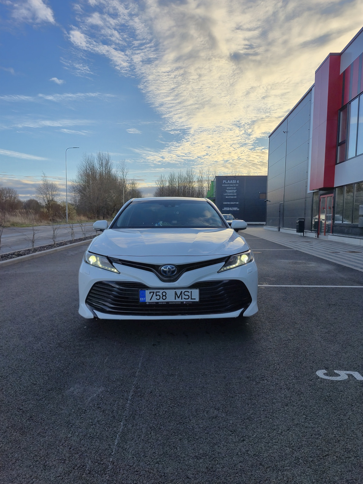 Toyota Camry 2019, kuva 2/16