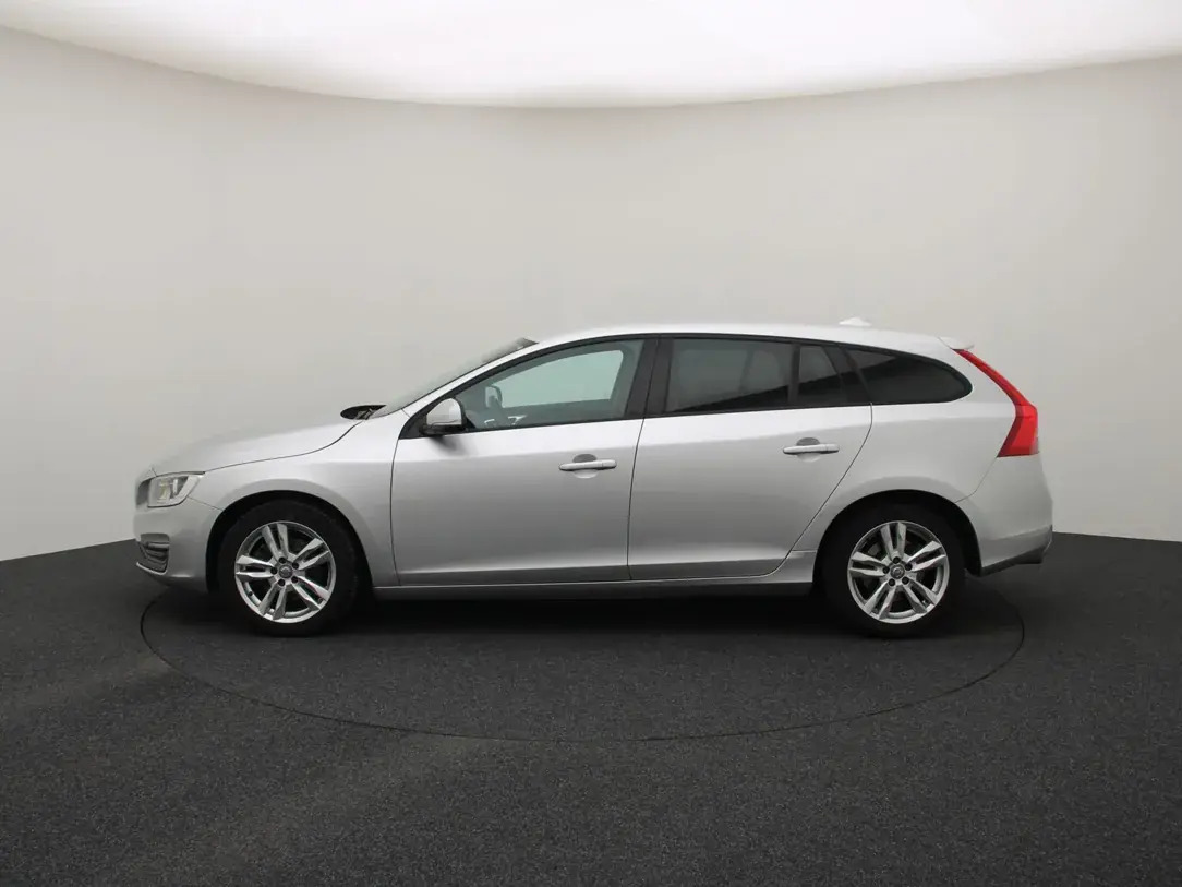 Volvo V60 2017, photo 6/32