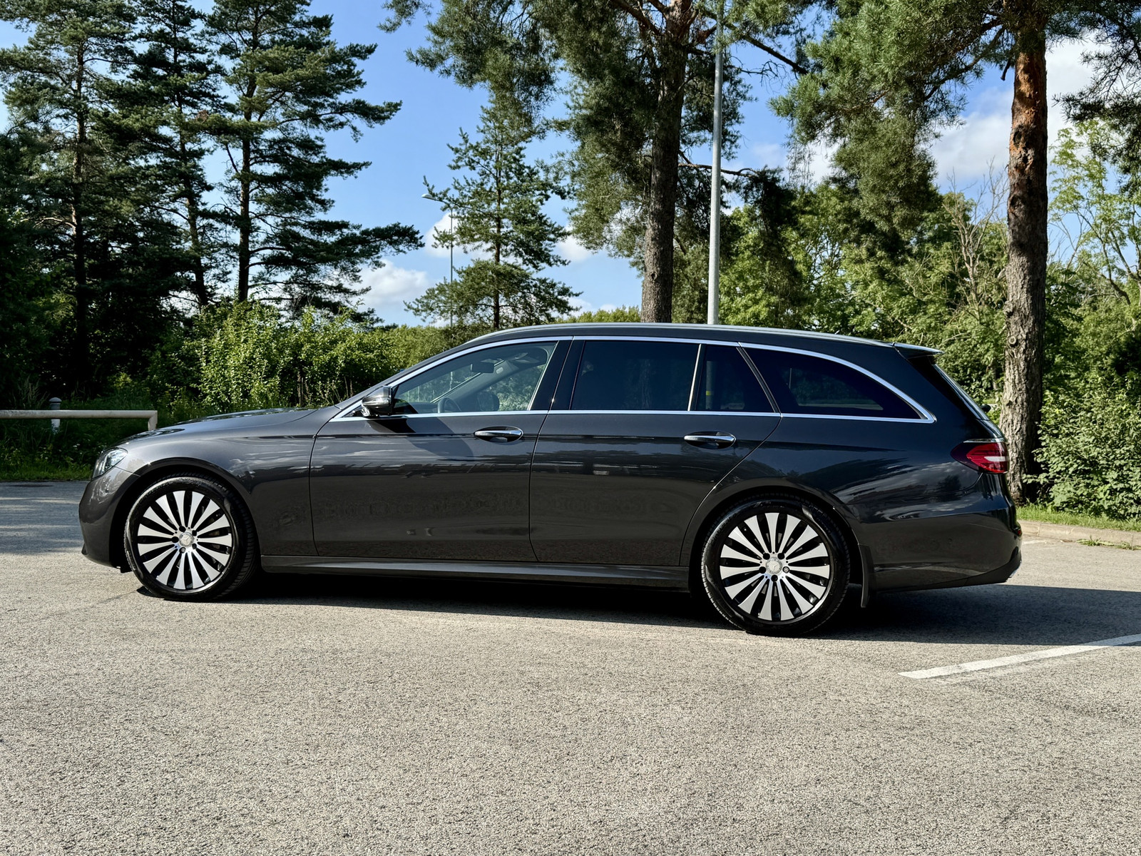 Mercedes-Benz E 220 2021, photo 3/42