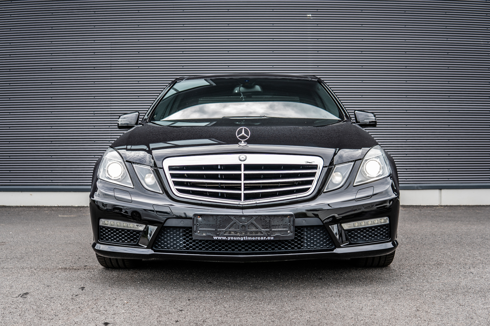 Mercedes-Benz E 63 AMG 2010, kuva 3/10
