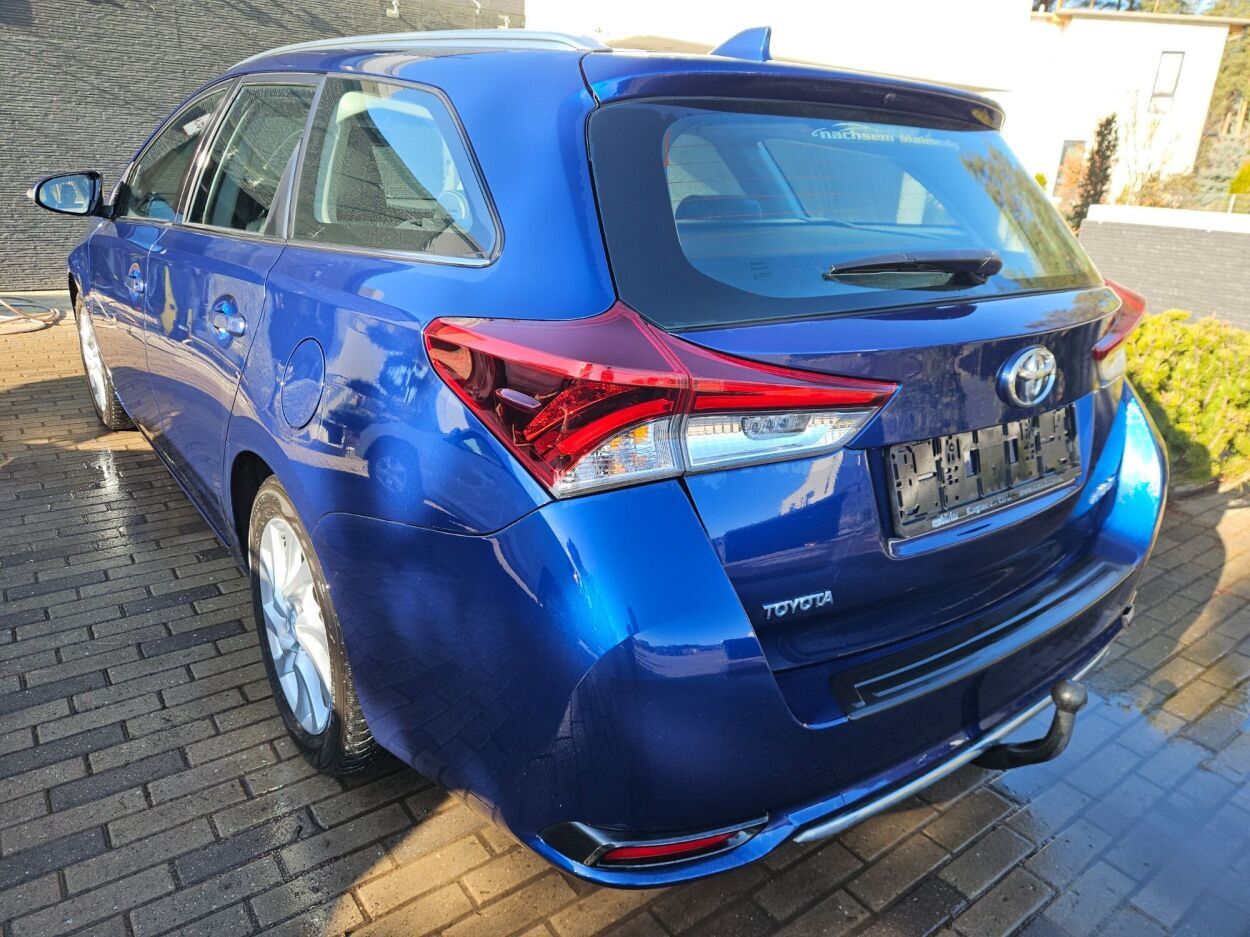 Toyota Auris Touring Sports 2015, photo 4/6