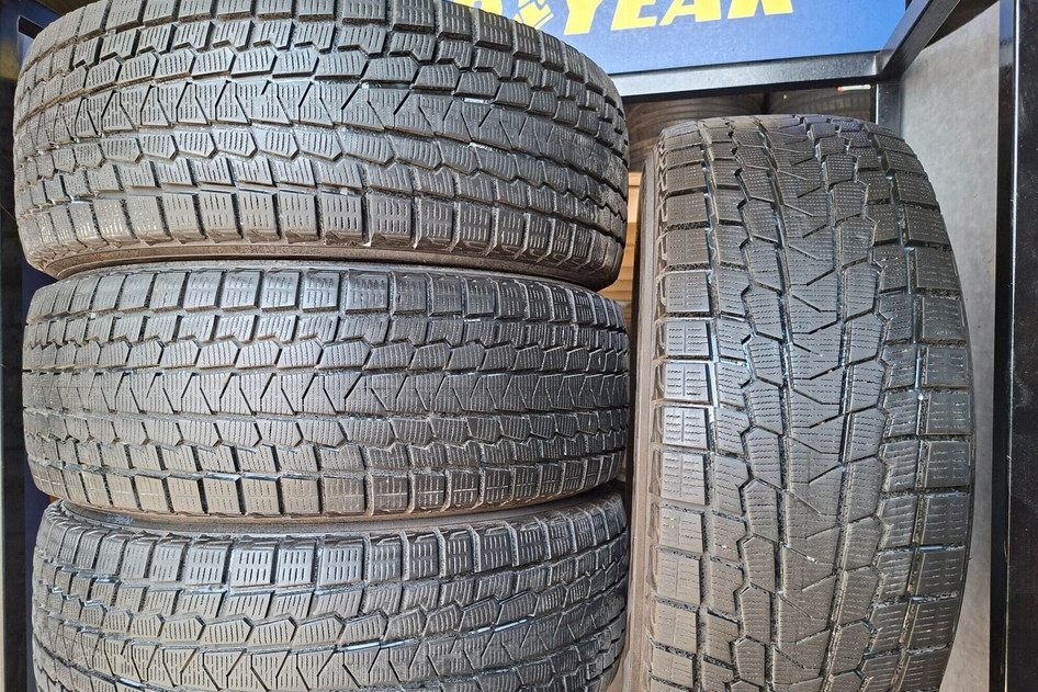 Подержанный нешипованная шина 225/55R17 Yokohama IG53