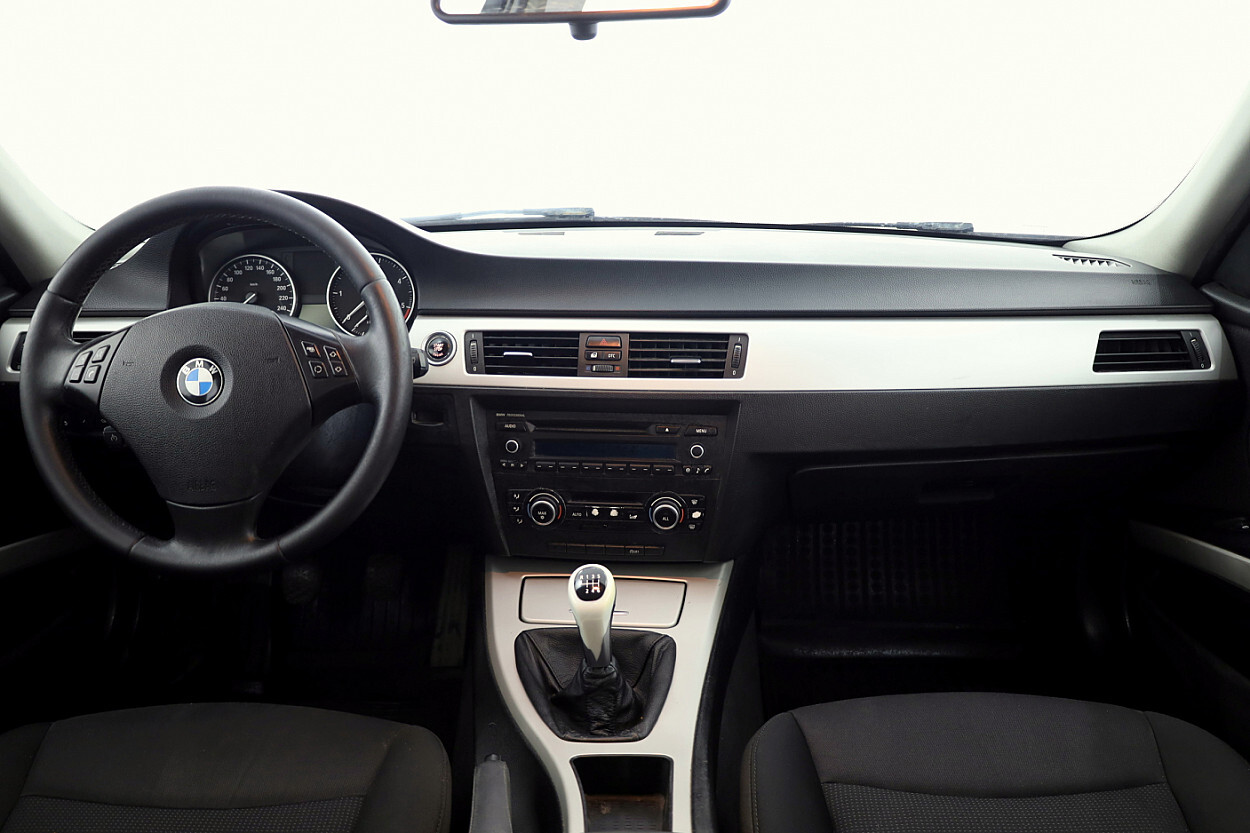 BMW 318 2011, photo 5/7