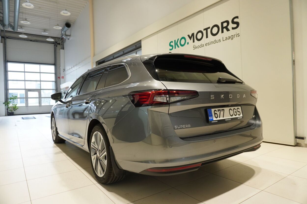 Škoda Superb 2025, photo 2/25