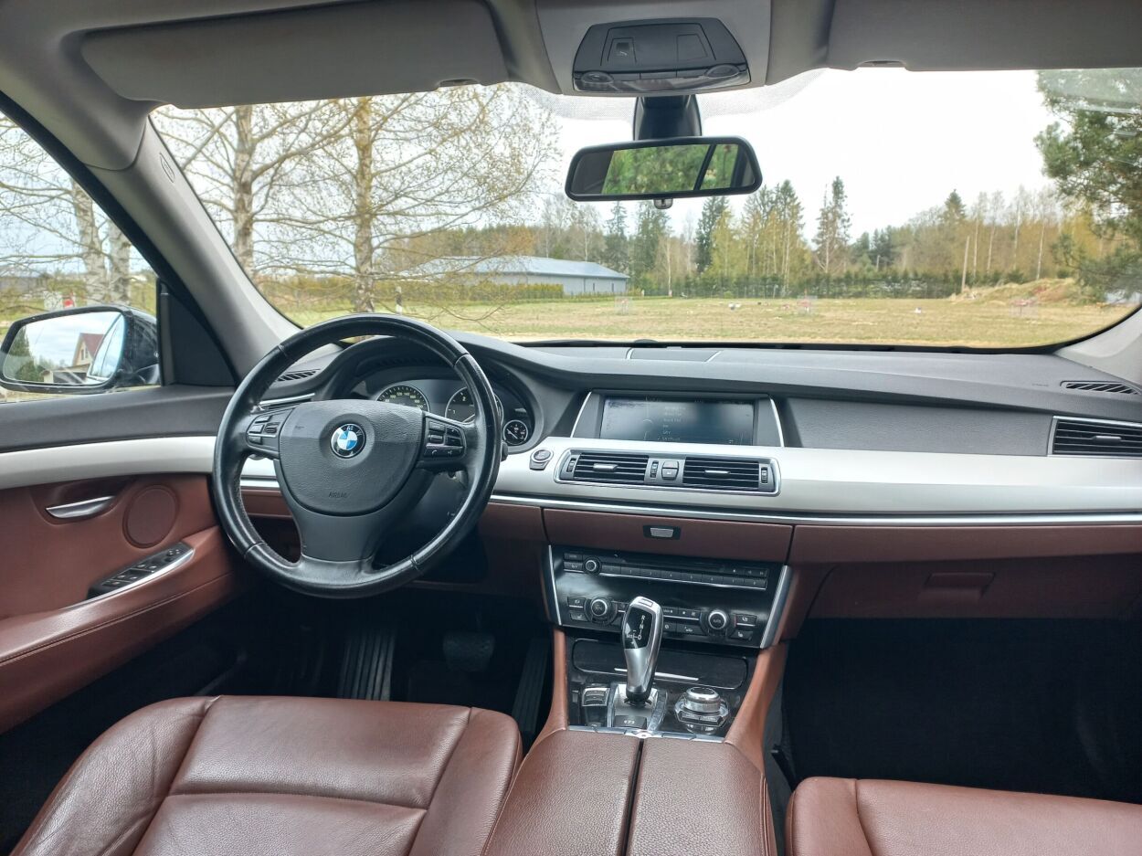 BMW 530 2011, photo 7/8