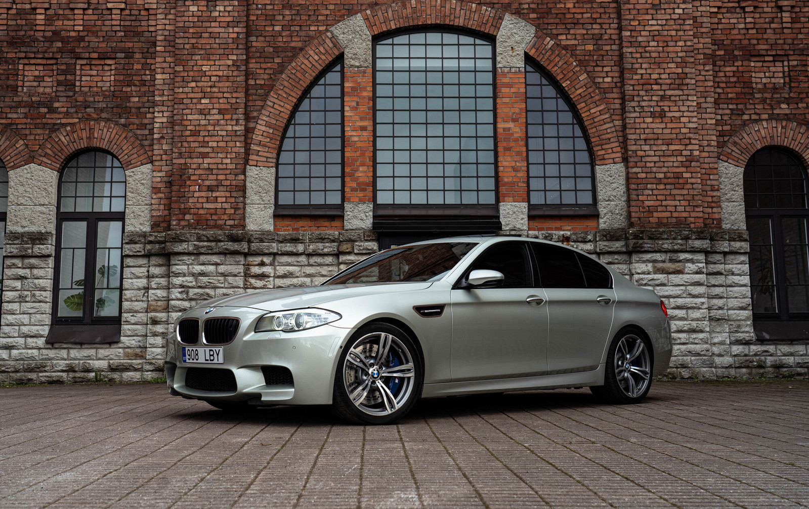 BMW M5 M5 4.4 412kW