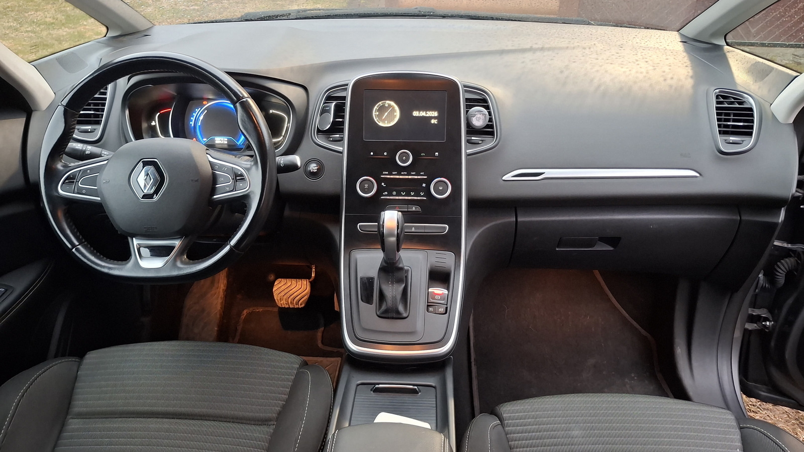 Renault Grand Scenic 2017, photo 5/7