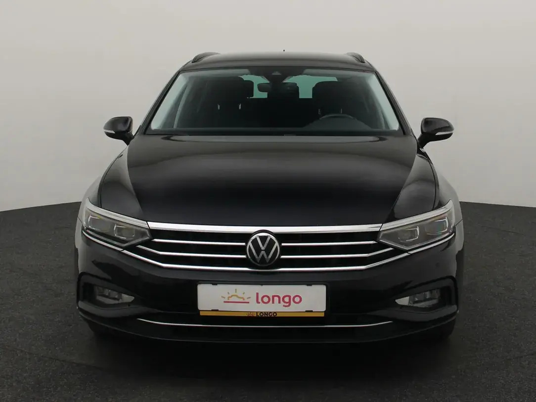 Volkswagen Passat 2021, photo 3/35