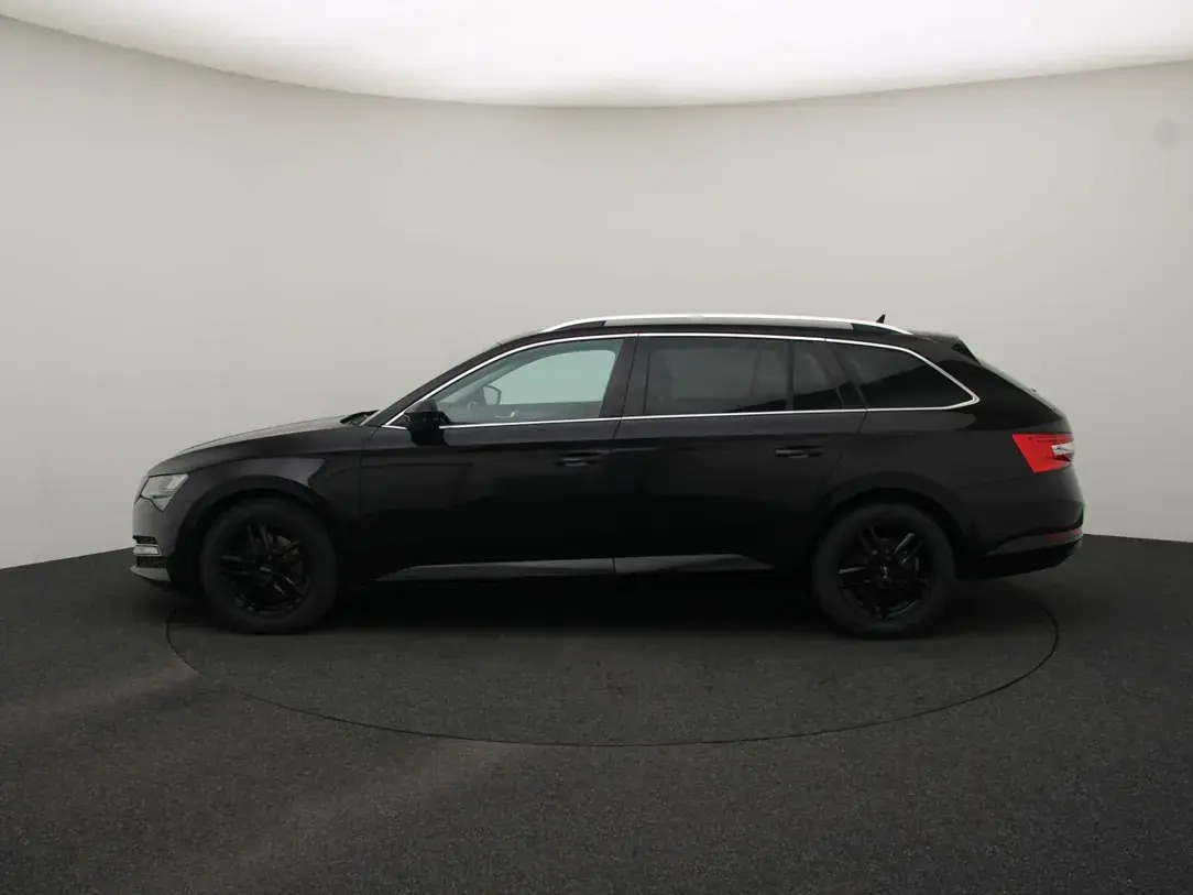 Škoda Superb 2021, photo 6/33