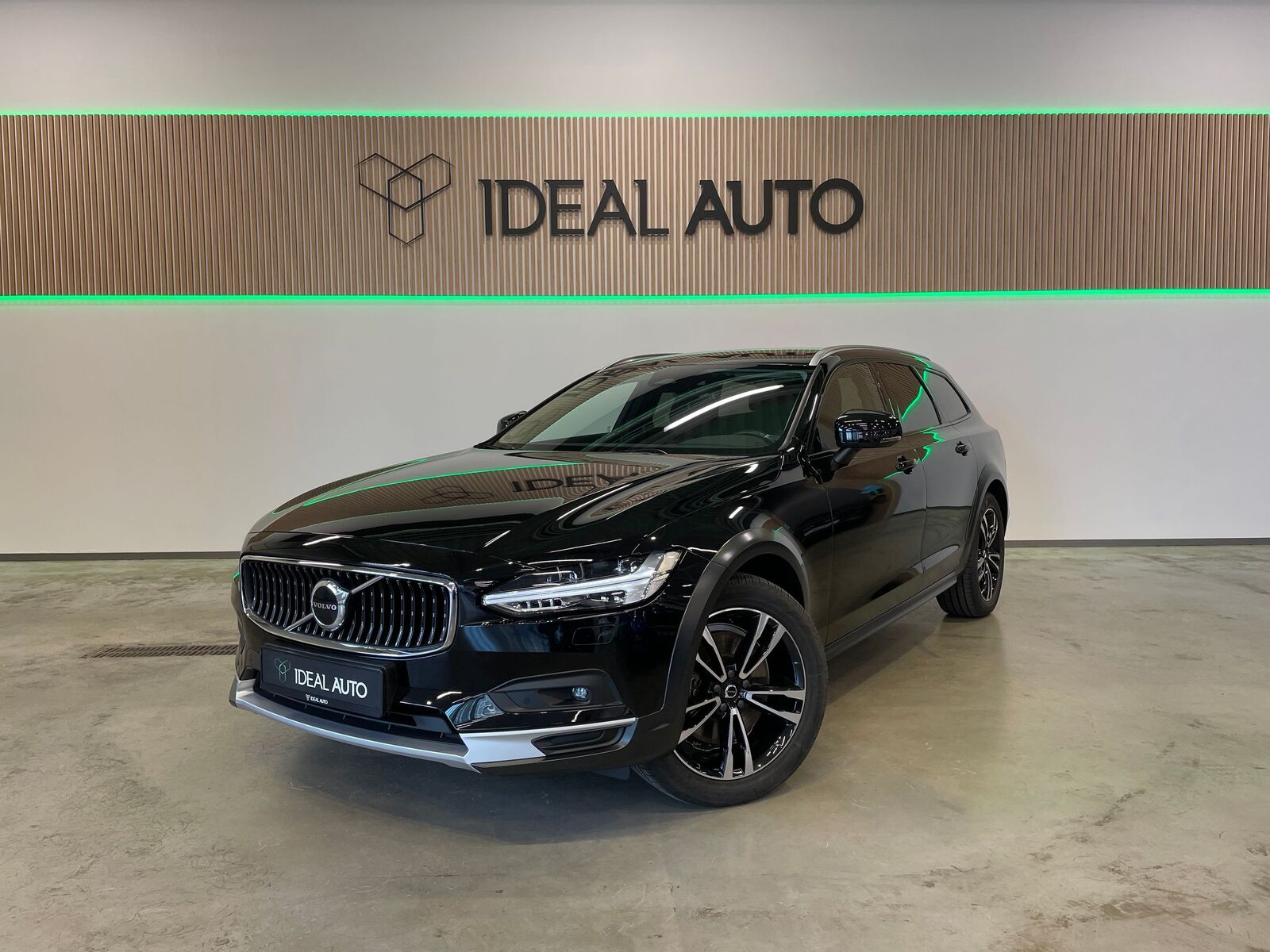 Volvo V90 Cross Country AWD Momentum 2.0 B4 KERS Mild Hybrid 145kW