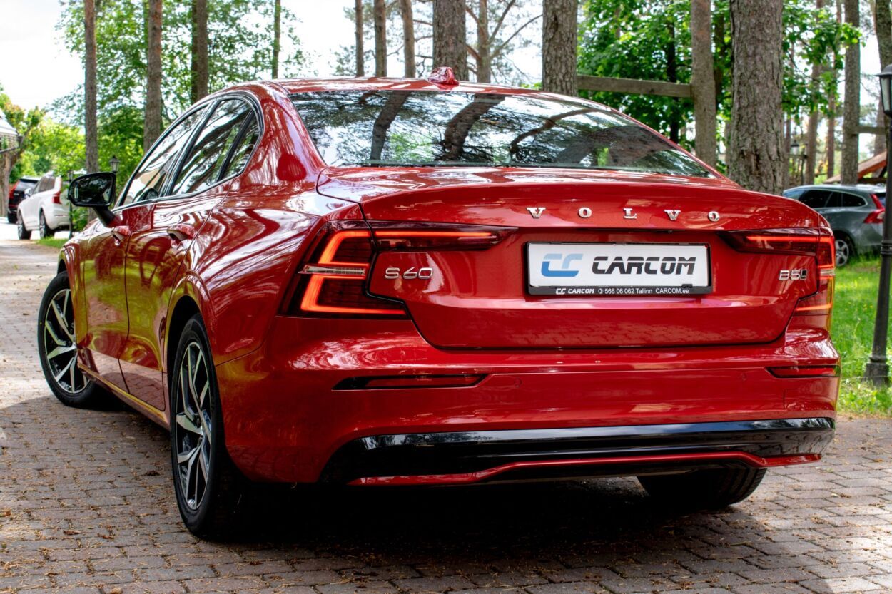 Volvo S60 2023, photo 7/17