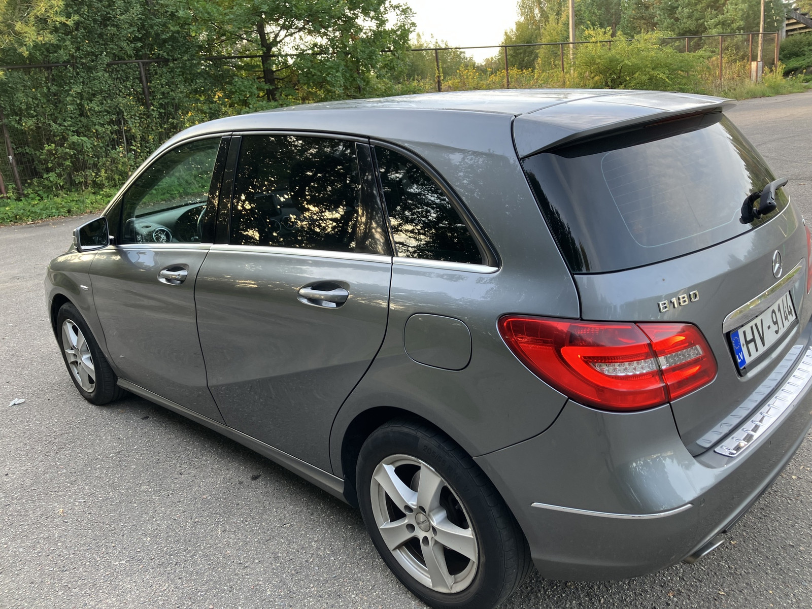 Mercedes-Benz B 180 2012, kuva 2/9