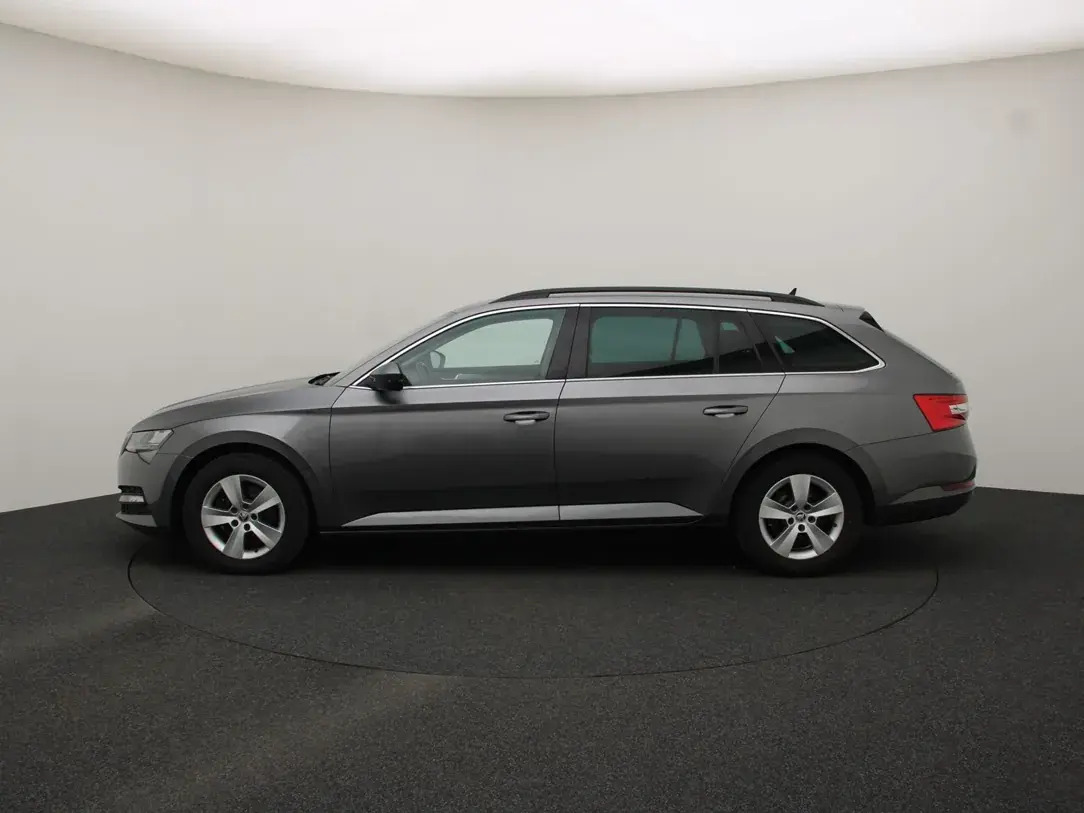 Škoda Superb 2022, photo 6/35