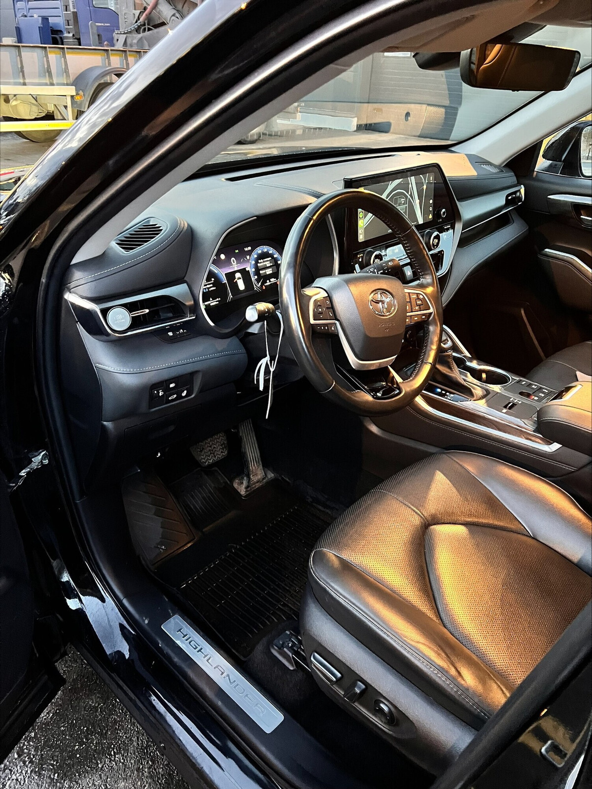 Toyota Highlander 2023, photo 6/7