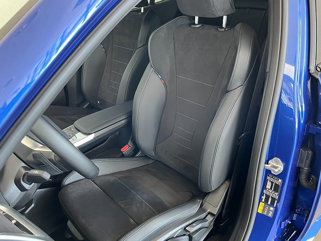 BMW iX2 2025, photo 7/19