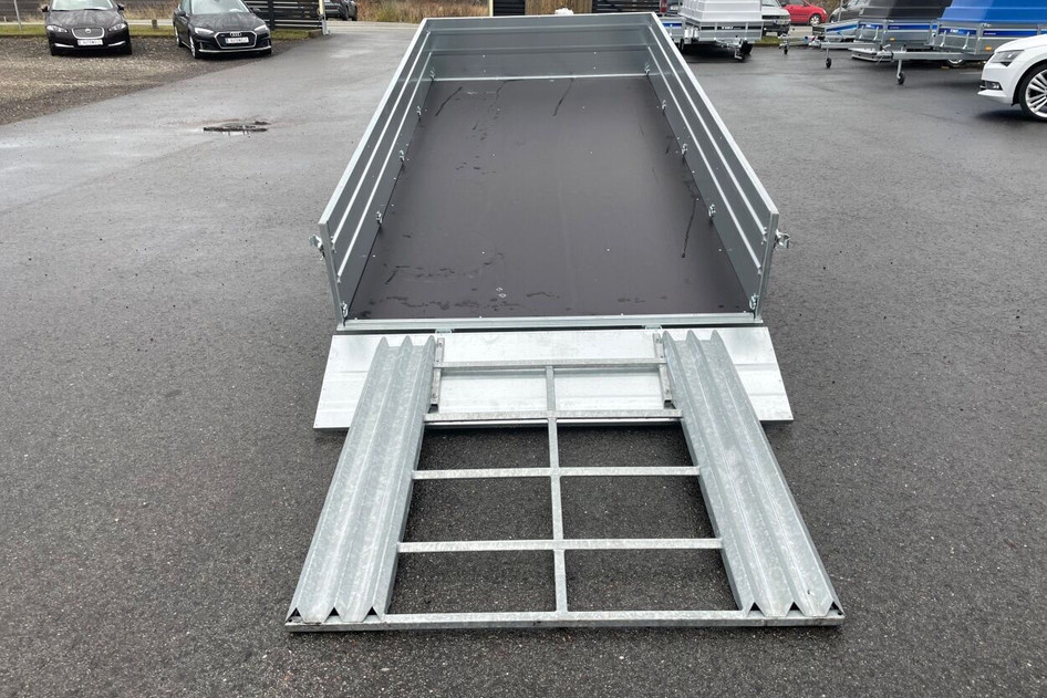 Tiki Treiler 3x1.5 keevisraamil haagis pealesõidutee rambiga