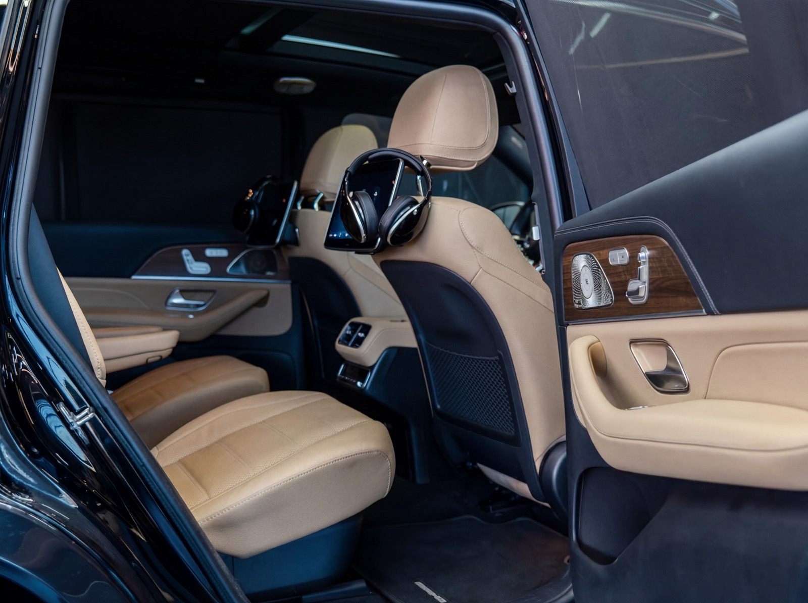 Mercedes-Benz GLS 450 2024, photo 6/10