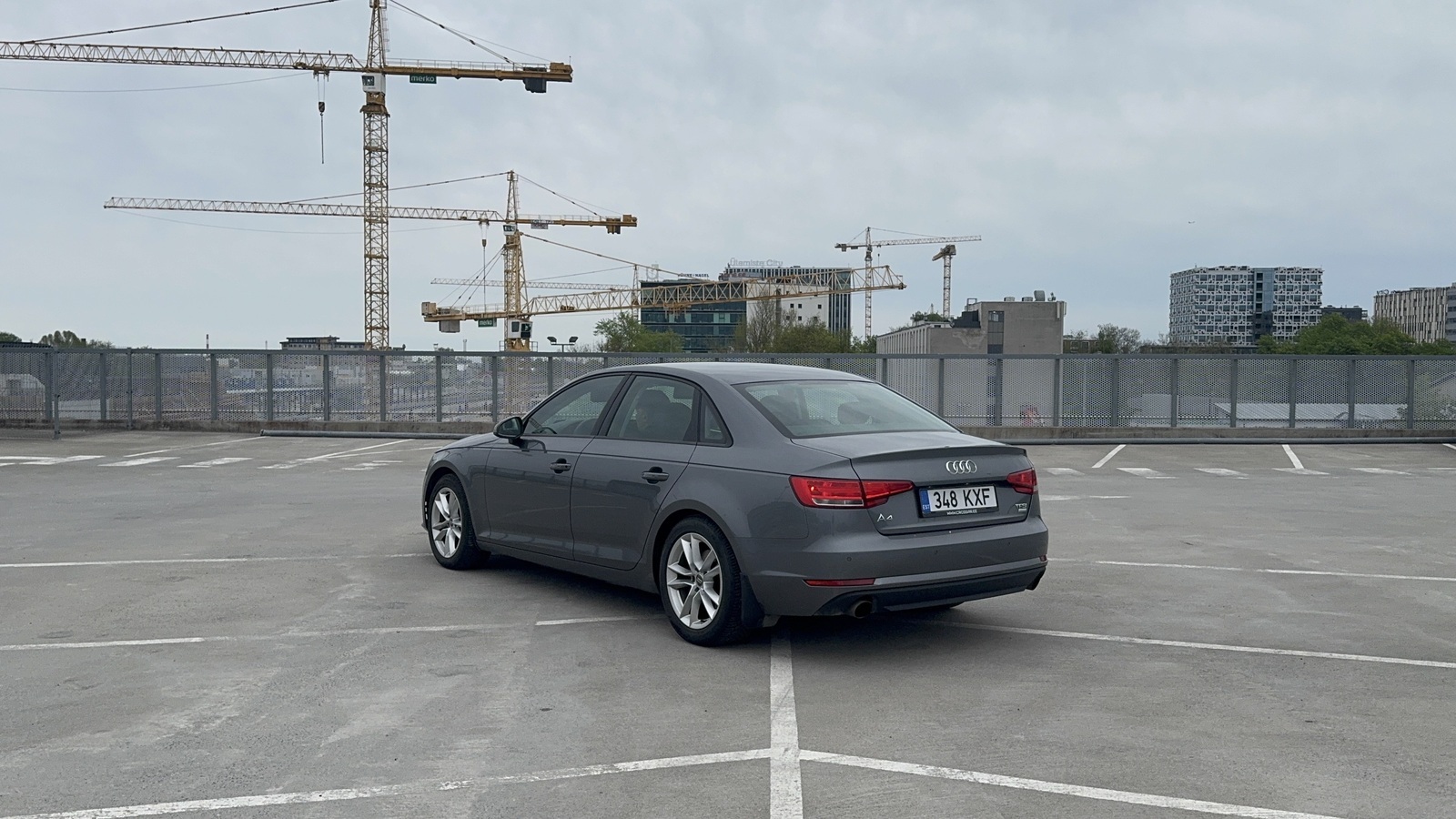 Audi A4 2017, photo 2/14