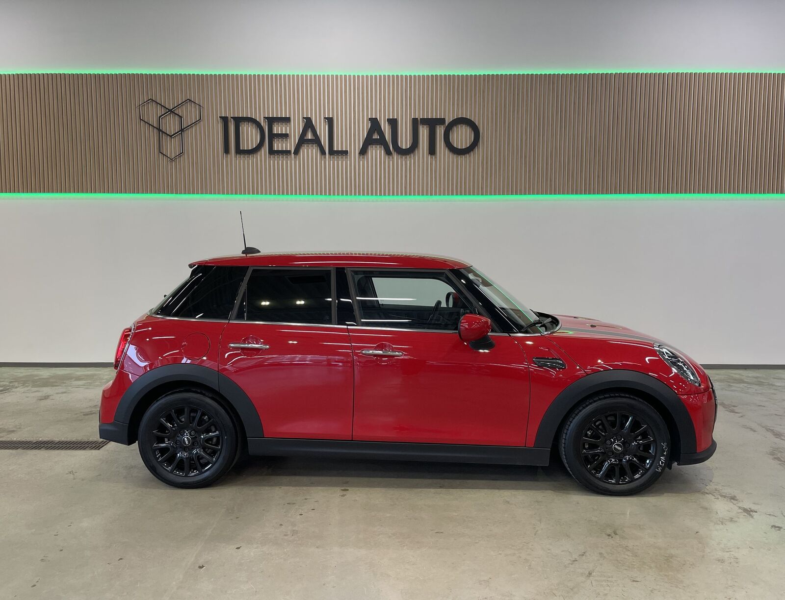MINI Cooper 5D 2023, photo 3/10