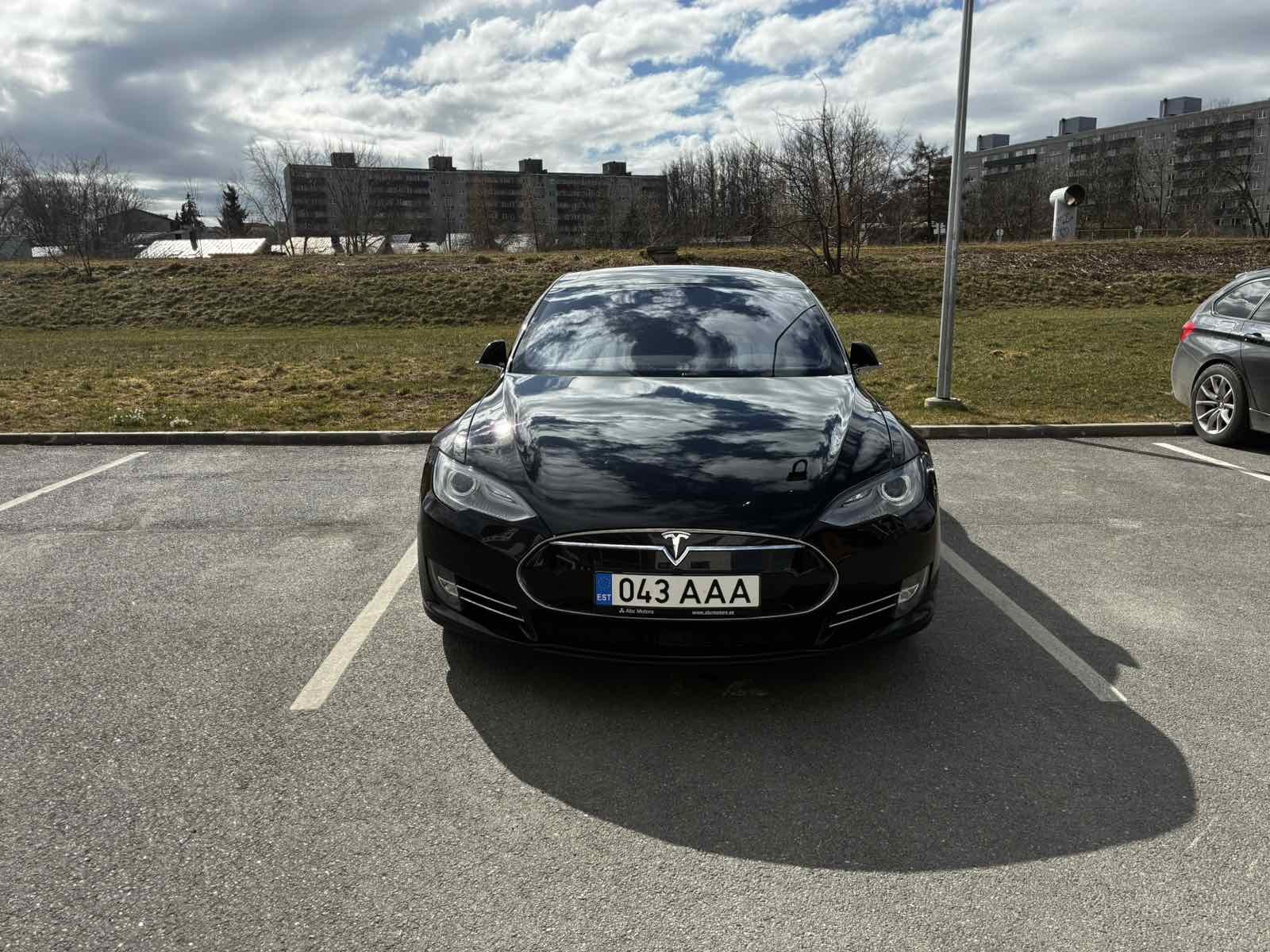 Tesla Model S 90D 2015, photo 4/10