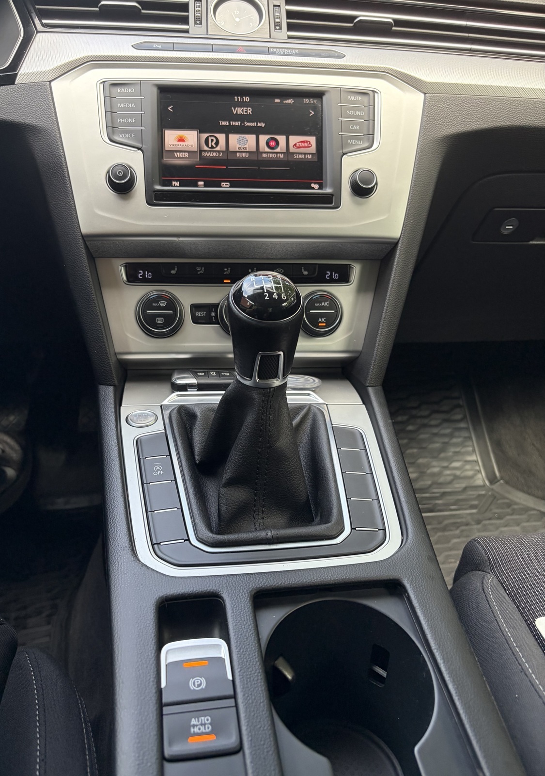 Volkswagen Passat 2016, photo 6/11