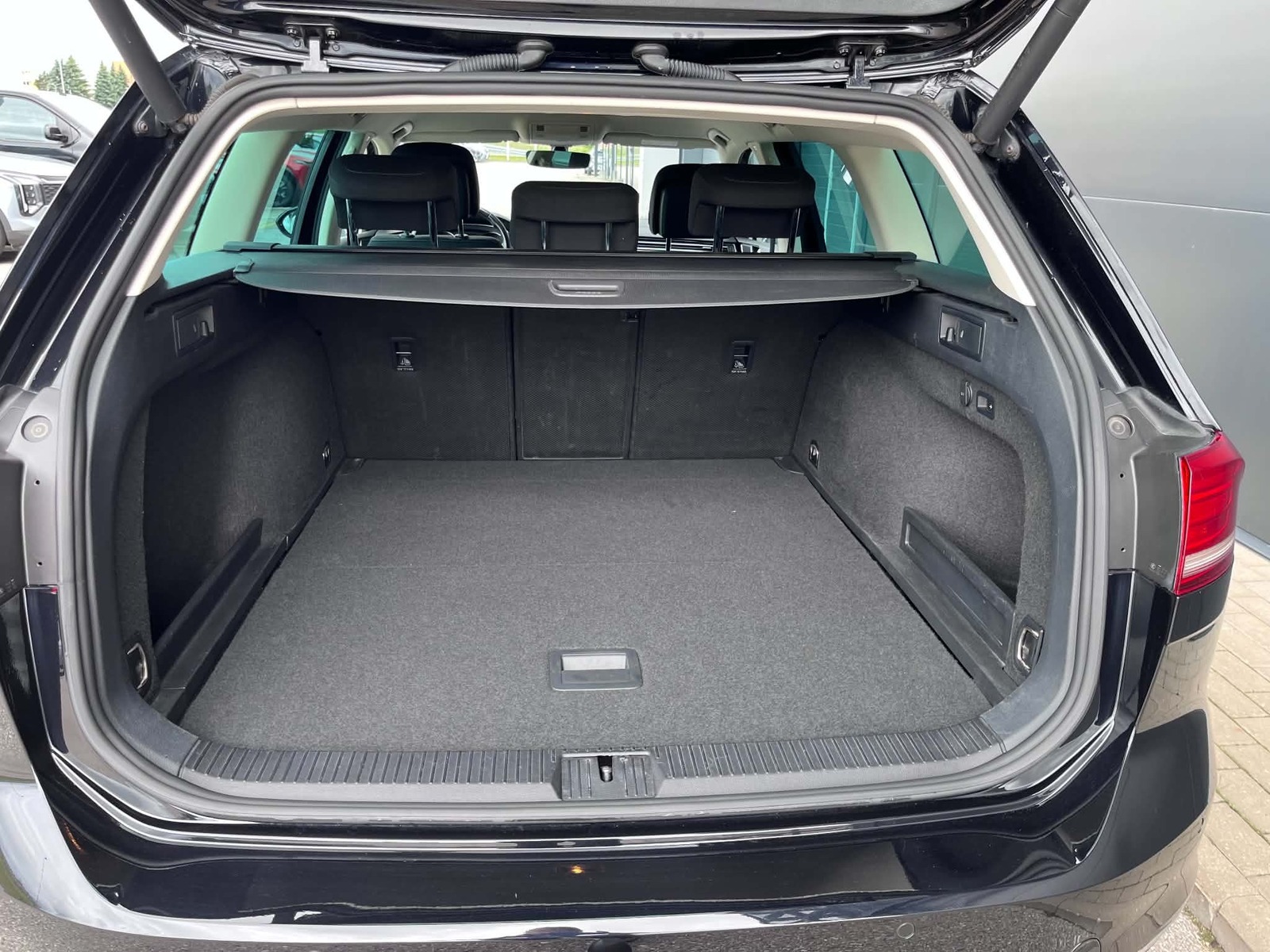 Volkswagen Passat 2019, photo 5/18