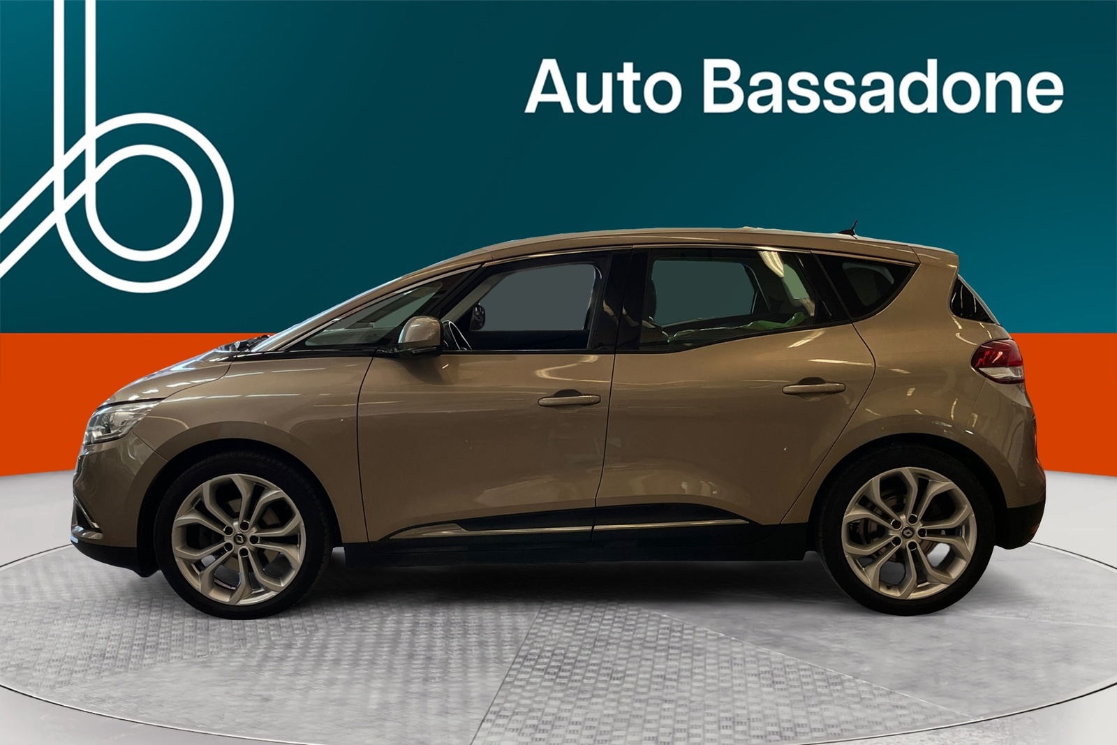 Renault Scenic 2019, photo 2/10