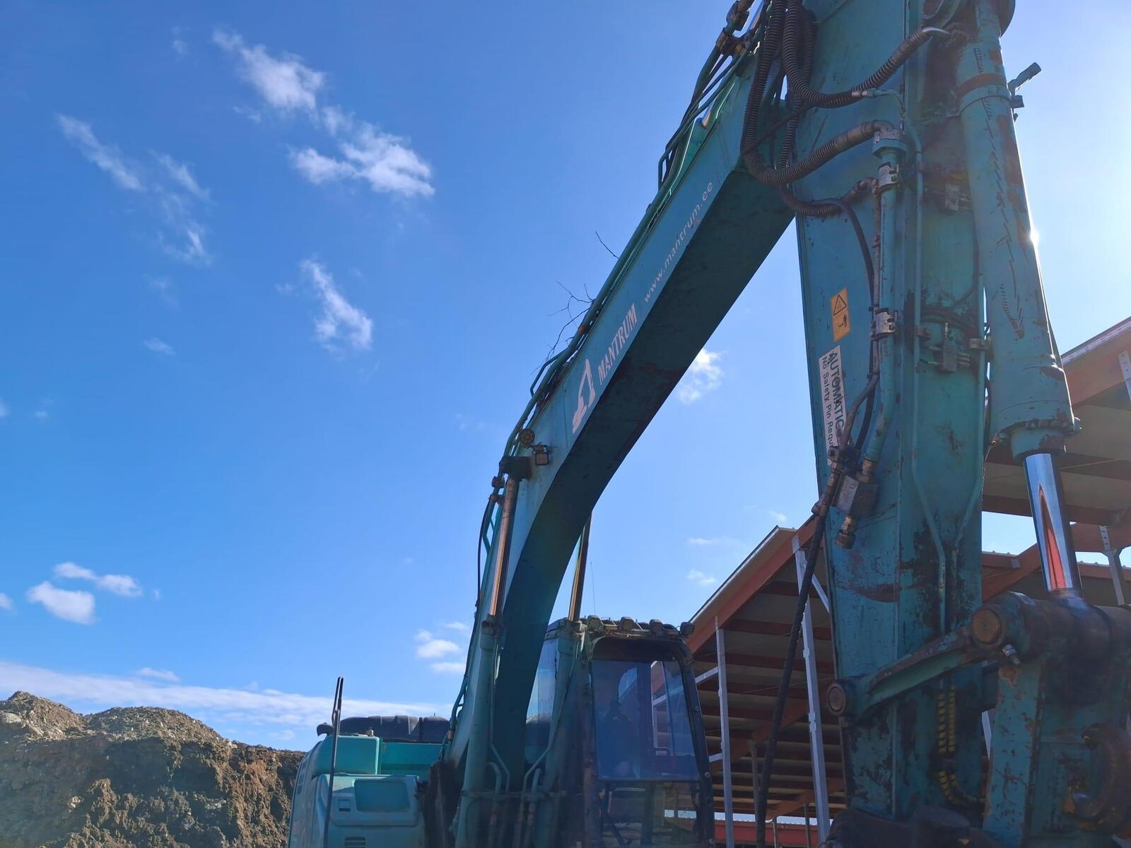 Kobelco Sk210, kuva 7/13