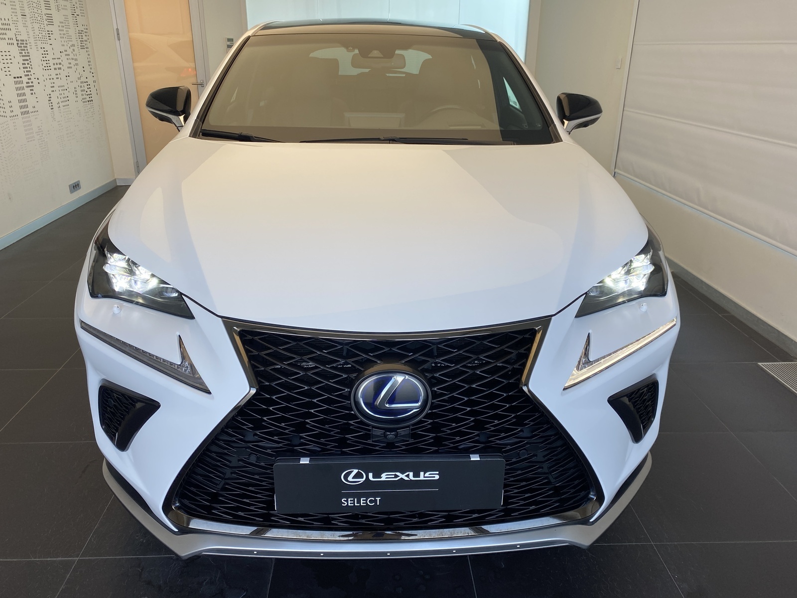 Lexus NX 300h 2018, kuva 4/10